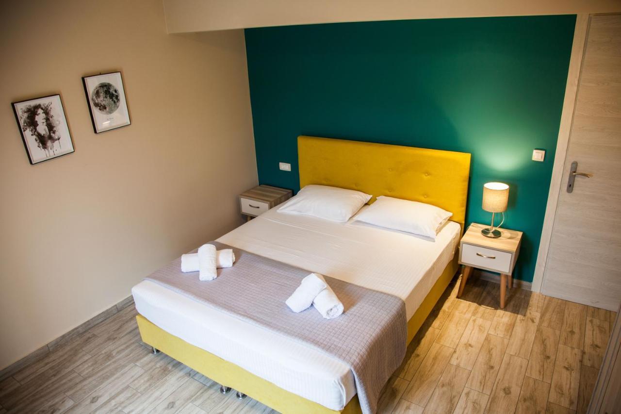Paporas Apartments Свороната Екстериор снимка