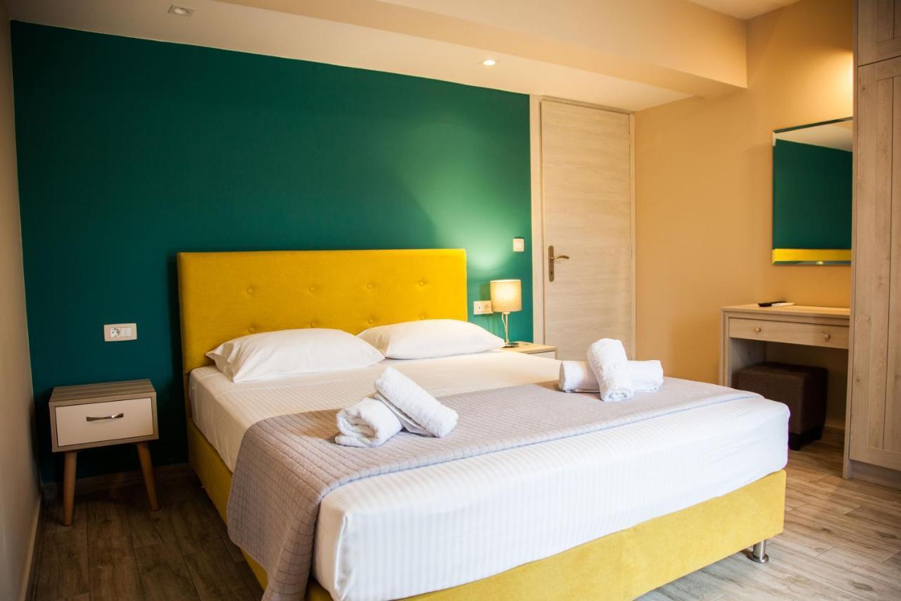 Paporas Apartments Свороната Екстериор снимка