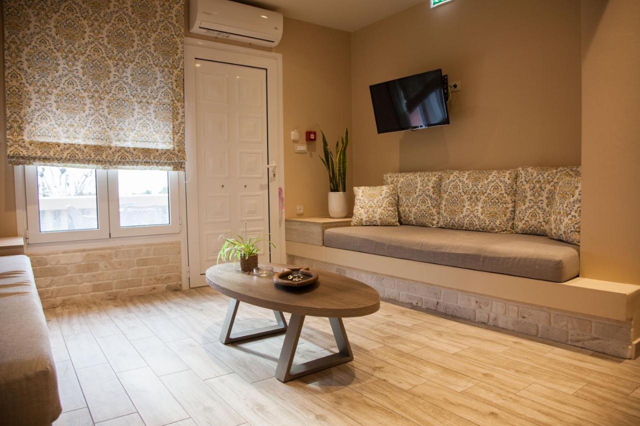 Paporas Apartments Свороната Екстериор снимка