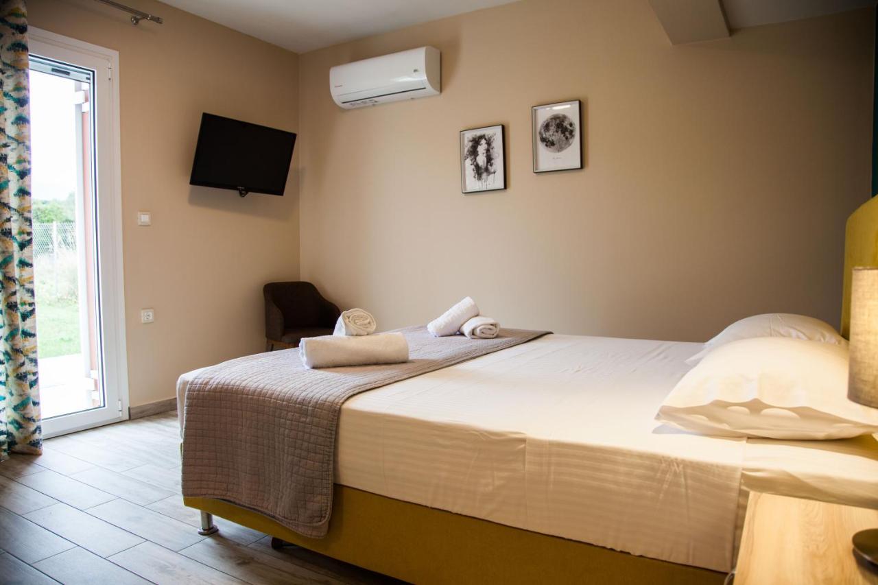 Paporas Apartments Свороната Екстериор снимка