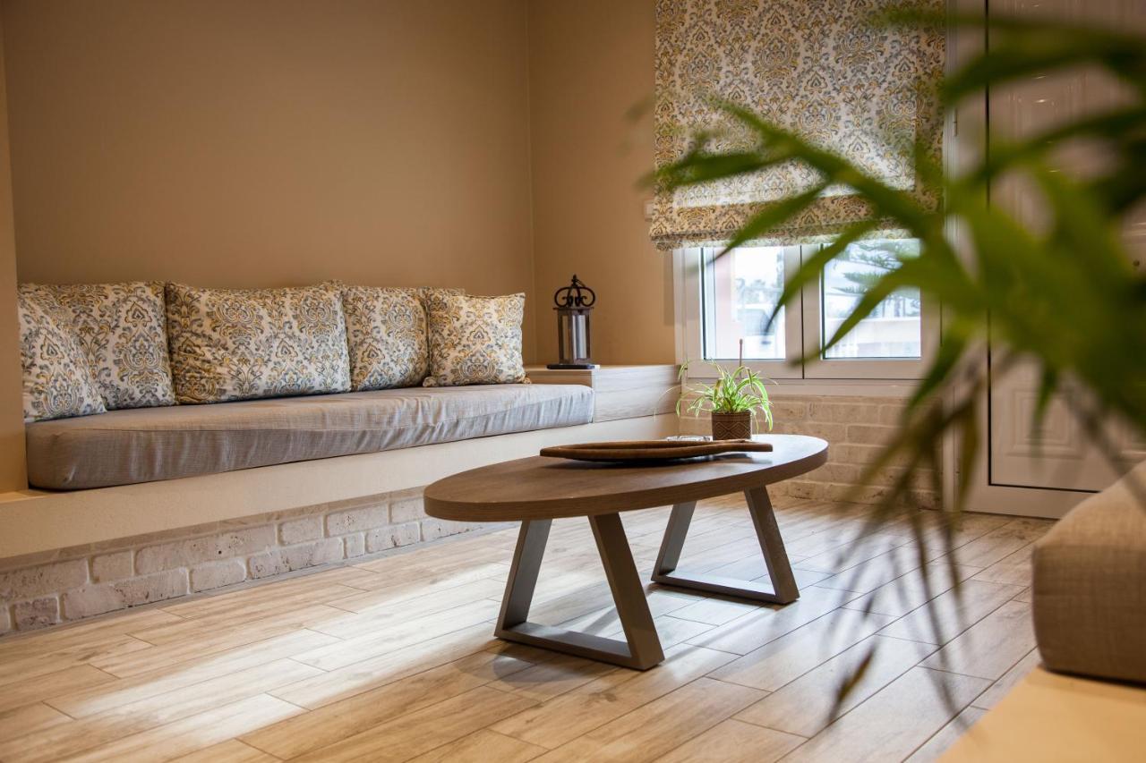Paporas Apartments Свороната Екстериор снимка