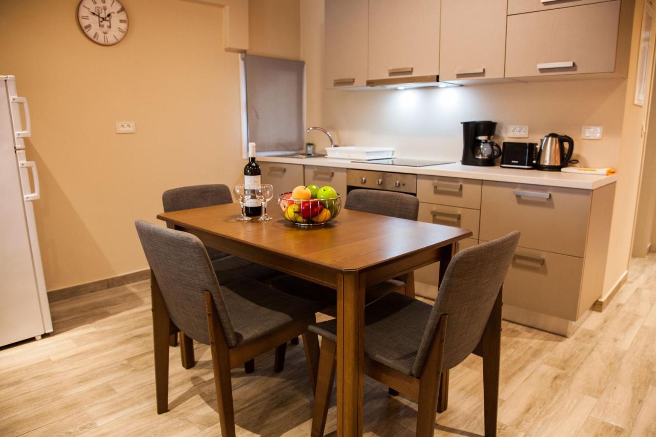 Paporas Apartments Свороната Екстериор снимка
