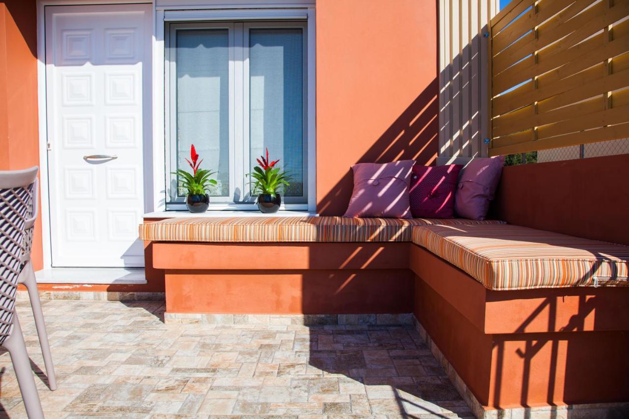 Paporas Apartments Свороната Екстериор снимка